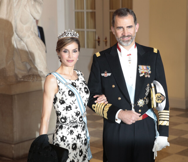 NY KONGE: Kong Felipe og dronning Letizia skal ikke være spesielt begeistret over søsterens økonomiske disposisjoner. Foto: NTB scanpix NY KONGE: Kong Felipe og dronning Letizia skal ikke være spesielt begeistret over søsterens økonomiske disposisjoner. Foto: NTB scanpix